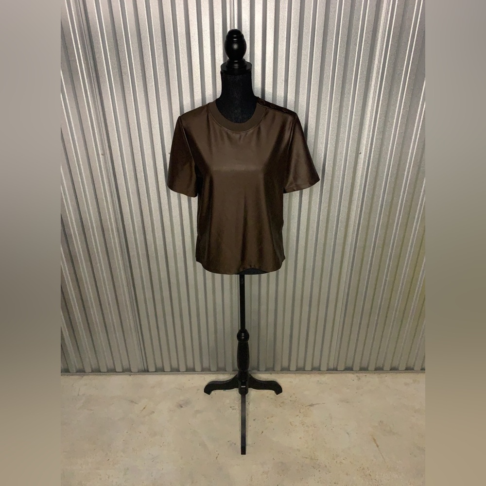 Women’s Maison d’Amélie Paris Brown Textured Shoulder Button T-Shirt Size Medium